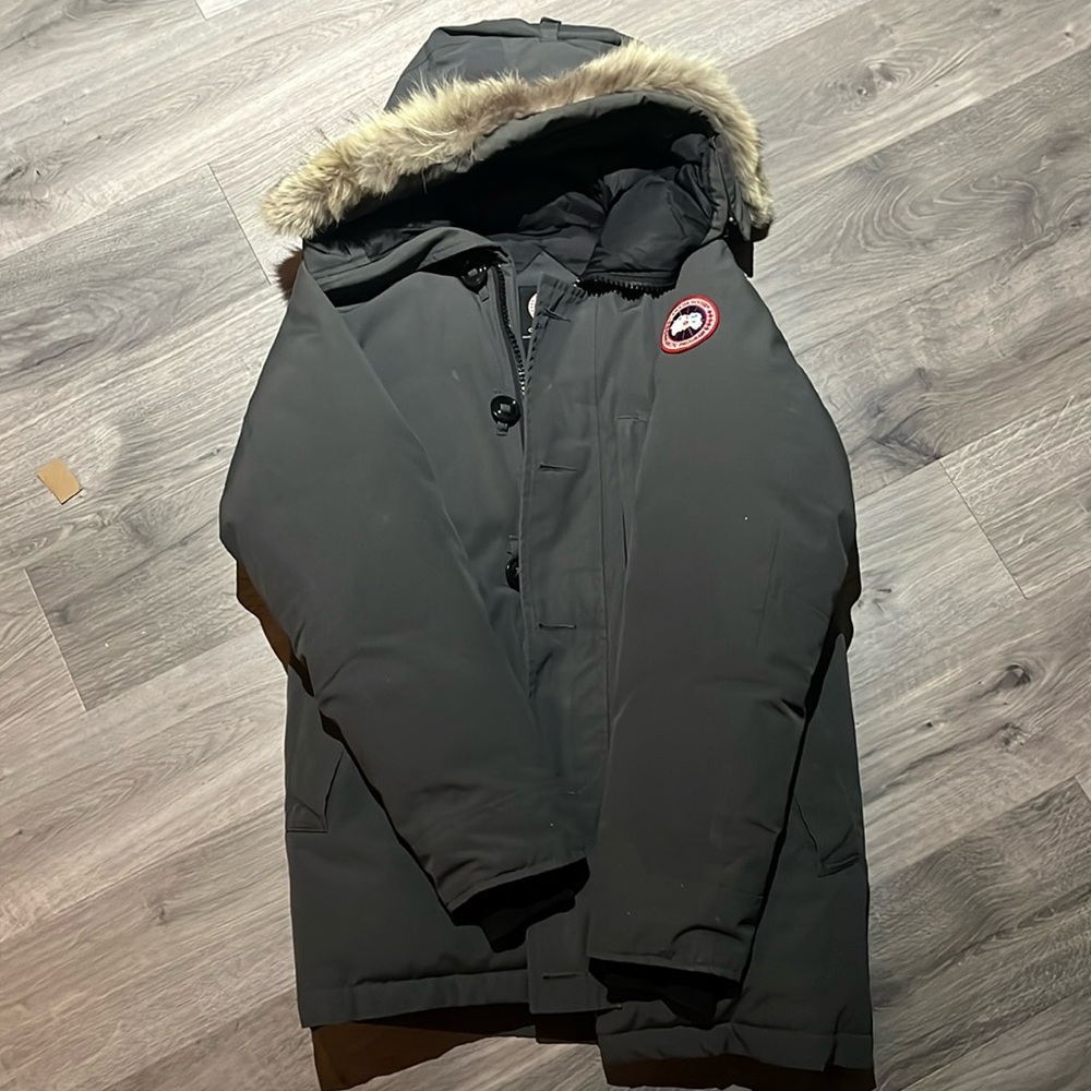 Reposting - Men’s Canada Goose parka